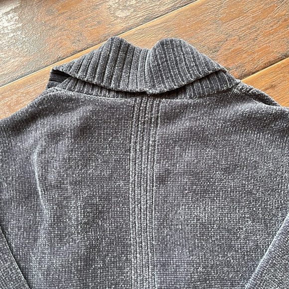 Plush WHBM Open Front Sweater - Size Medium - Picture 8 of 10